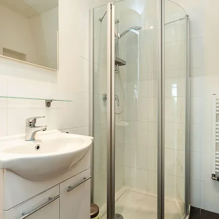 Stayci Serviced Station * Haag