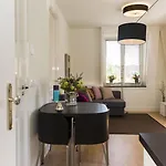 Stayci Serviced Station Lejlighed Haag