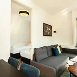 Stayci Serviced Station Lejlighed Haag