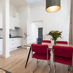 Stayci Serviced Apartments Central Station * Den Haag