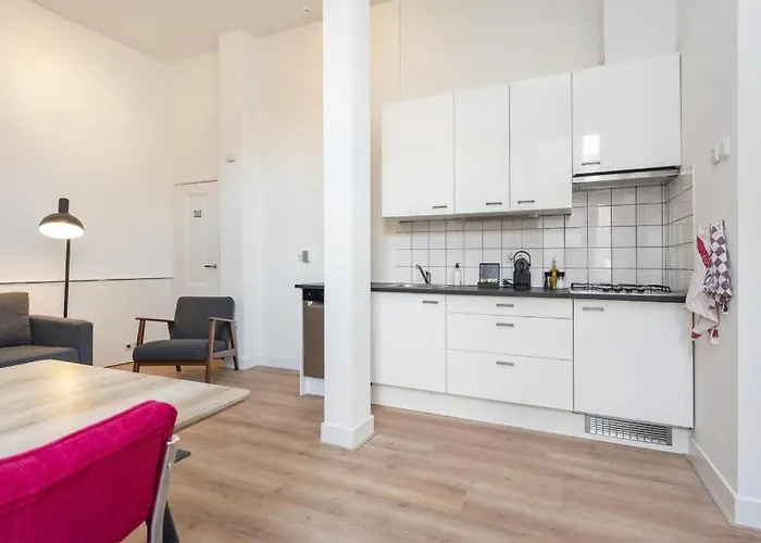 Stayci Serviced Station * Haag