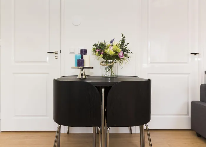 Stayci Serviced Station * Haag