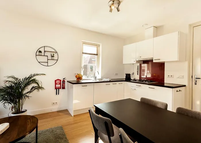 Stayci Serviced Station * Haag